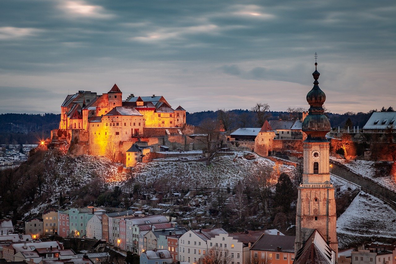 Komoro Castle, autumn leaves, walnut soba